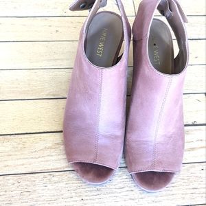 Nine west leather booties. Perfect for spring. Size 8 brown 🟤